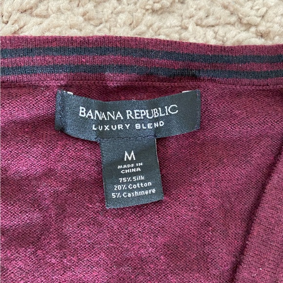 Banana Republic Cashmere Purple V-Neck Sweater - Picture 2 of 3